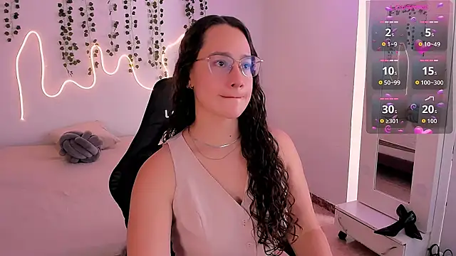 Snapshot of emmaTorres1 chatting on 15, 10, 2025 emmaTorres1 online show from 15, 10, 2025