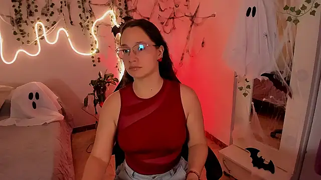 Snapshot of emmaTorres1 chatting on 29, 10, 2025 emmaTorres1 online show from 29, 10, 2025