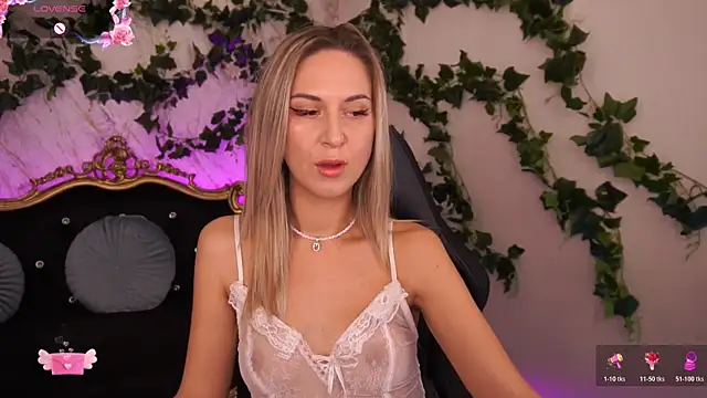 Snapshot of LovelyMollyy chatting on 21, 10, 2025 LovelyMollyy online show from 21, 10, 2025