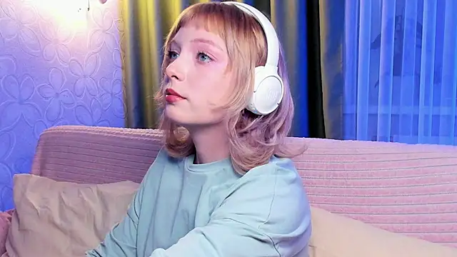 Snapshot of forget_me_not_eve chatting on 21, 10, 2025 forget me not eve online show from 21, 10, 2025