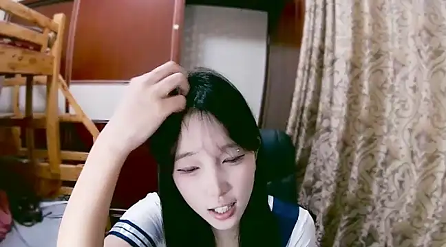 Snapshot of lulu-2002 chatting on 22, 12, 2024 lulu-2002 online show from 22, 12, 2024