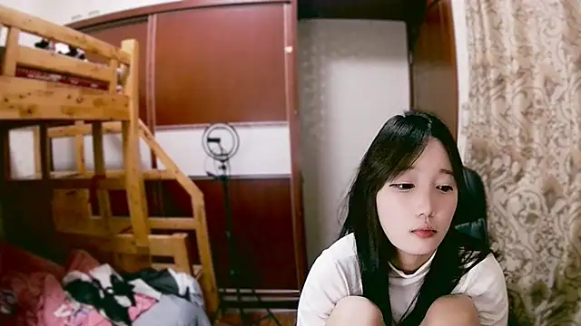 Snapshot of lulu-2002 chatting on 5, 1, 2025 lulu-2002 online show from 5, 1, 2025