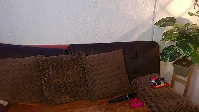 nikkystorm1  online show from 19, 12, 2025