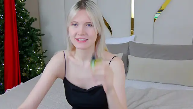 NellieLoyns online show from 3, 12, 2025