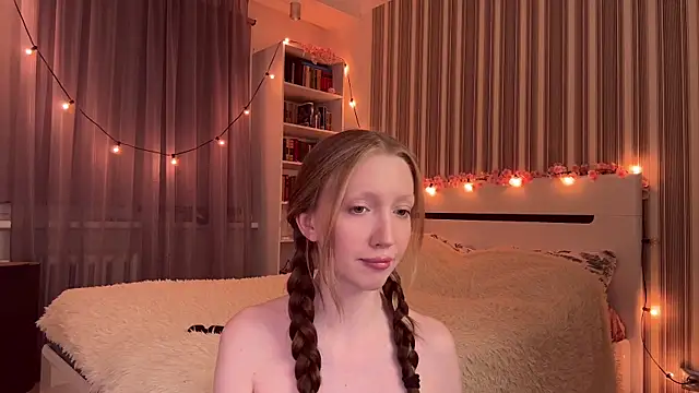 Awwwrora online show from 13, 10, 2025