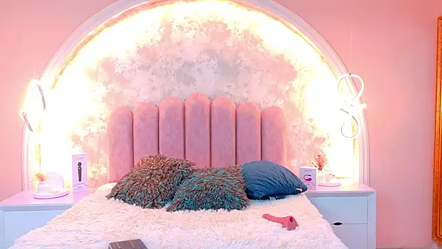 MiaLaurents online show from 19, 11, 2025