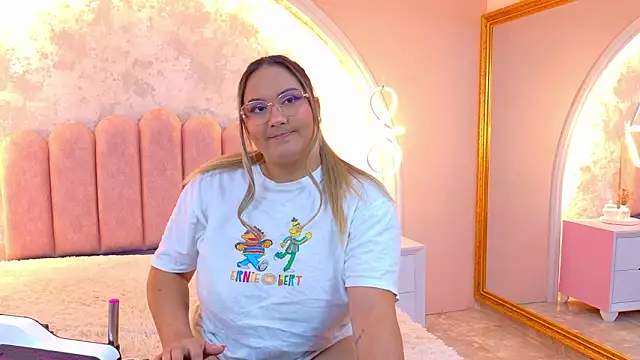 Snapshot of MiaLaurents chatting on 27, 2, 2026 MiaLaurents online show from 27, 2, 2026