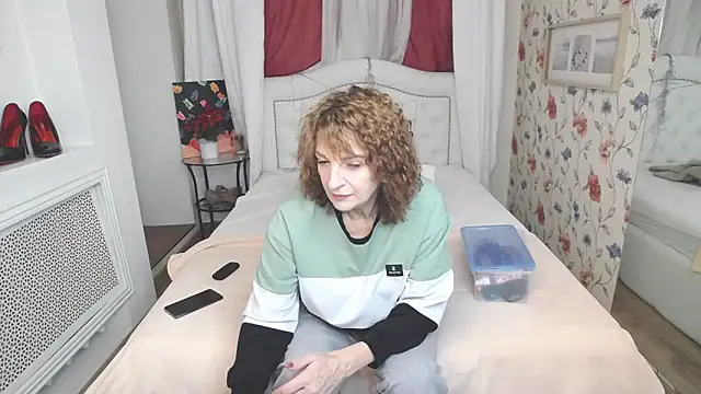 Snapshot of SilviaHart chatting on 1, 10, 2025 SilviaHart online show from 1, 10, 2025