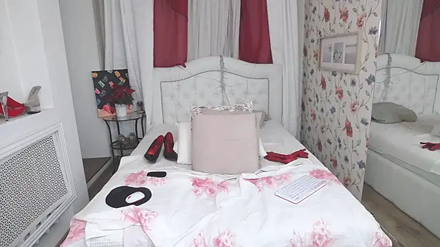 Snapshot of SilviaHart chatting on 1, 12, 2025 SilviaHart online show from 1, 12, 2025