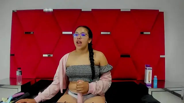 IsabellRodriguez18 online show from 8, 1, 2025