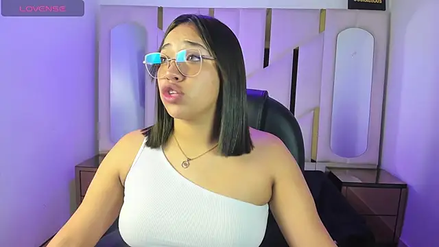 Snapshot of IsabellRodriguez18 chatting on 3, 3, 2026 IsabellRodriguez18 online show from 3, 3, 2026