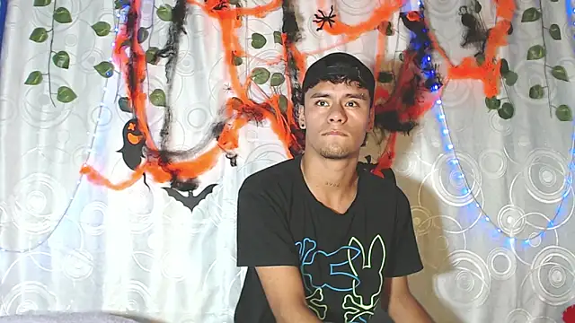 Snapshot of Andres_7676 chatting on 12, 10, 2025 Andres 7676 online show from 12, 10, 2025