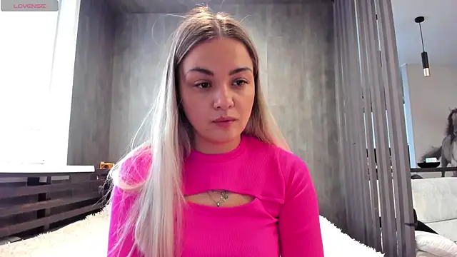 Snapshot of Mia___murrr chatting on 14, 11, 2025 Mia murrr online show from 14, 11, 2025