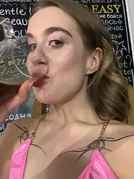 KiraMyers online show from 10, 1, 2025