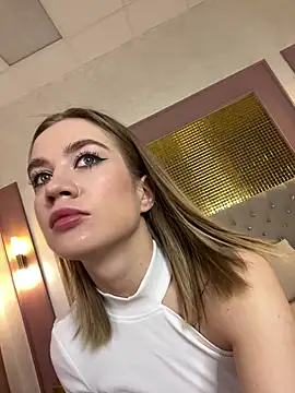 KiraMyers online show from 28, 1, 2025