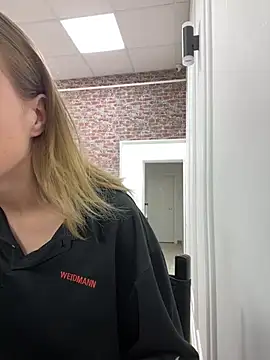 KiraMyers online show from 11, 3, 2025