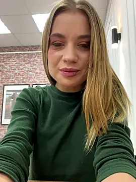 KiraMyers online show from 28, 9, 2025