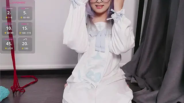 Yu UwU  online show from 17, 10, 2025