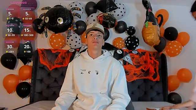 Snapshot of two_milkyway chatting on 15, 10, 2025 two milkyway online show from 15, 10, 2025