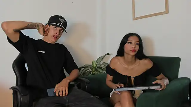 Snapshot of two_milkyway chatting on 6, 11, 2025 two milkyway online show from 6, 11, 2025