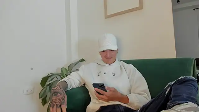 Snapshot of two_milkyway chatting on 14, 11, 2025 two milkyway online show from 14, 11, 2025