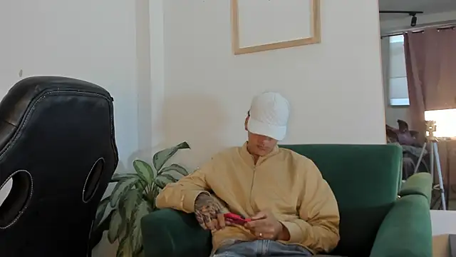 Snapshot of two_milkyway chatting on 21, 11, 2025 two milkyway online show from 21, 11, 2025