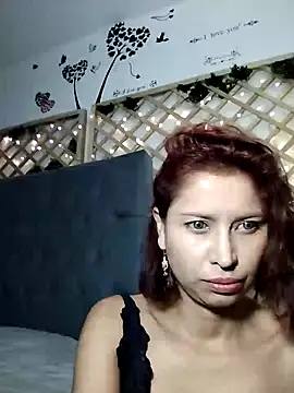 Mia WAll online show from 12, 1, 2025