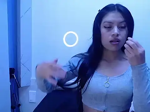 Chloe Martini online show from 2, 11, 2025