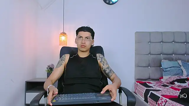 Snapshot of Br4ndxpimm chatting on 18, 3, 2026 Br4ndxpimm online show from 18, 3, 2026