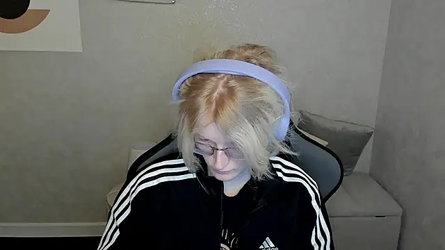 Snapshot of ElizabethHarpper chatting on 9, 9, 2025 ElizabethHarpper online show from 9, 9, 2025