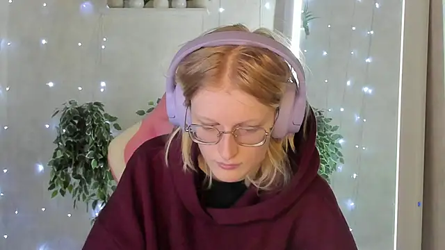 ElizabethHarpper online show from 24, 11, 2025