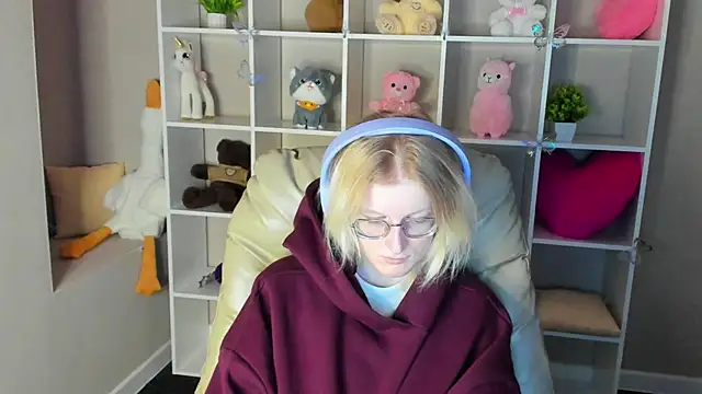 ElizabethHarpper online show from 16, 12, 2025