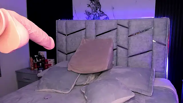 daniiphoeniixx online show from 2, 2, 2025