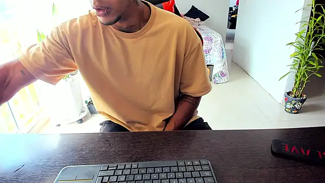 Snapshot of Adam_Valenciia chatting on 9, 11, 2025 Adam Valenciia online show from 9, 11, 2025