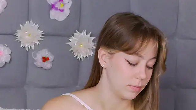 Snapshot of TheEmma chatting on 25, 9, 2025 TheEmma online show from 25, 9, 2025