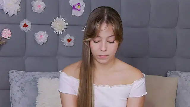 Snapshot of TheEmma chatting on 29, 9, 2025 TheEmma online show from 29, 9, 2025