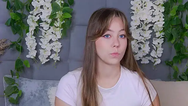 Snapshot of TheEmma chatting on 17, 10, 2025 TheEmma online show from 17, 10, 2025