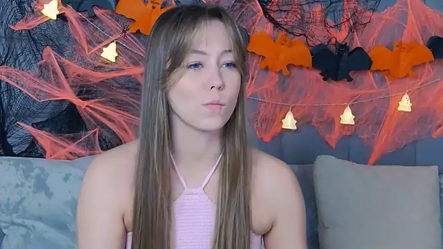 Snapshot of TheEmma chatting on 2, 11, 2025 TheEmma online show from 2, 11, 2025