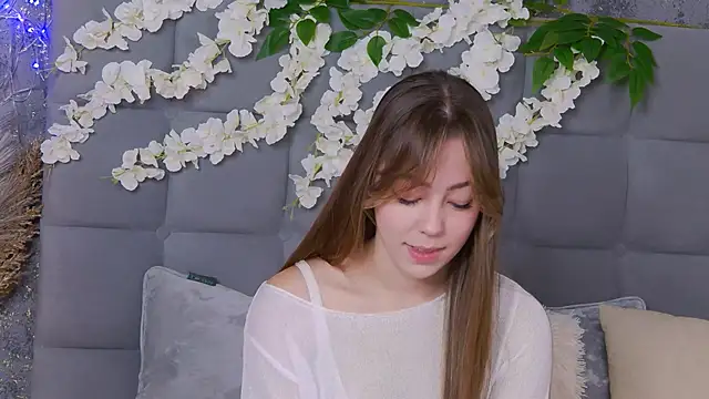 Snapshot of TheEmma chatting on 6, 11, 2025 TheEmma online show from 6, 11, 2025