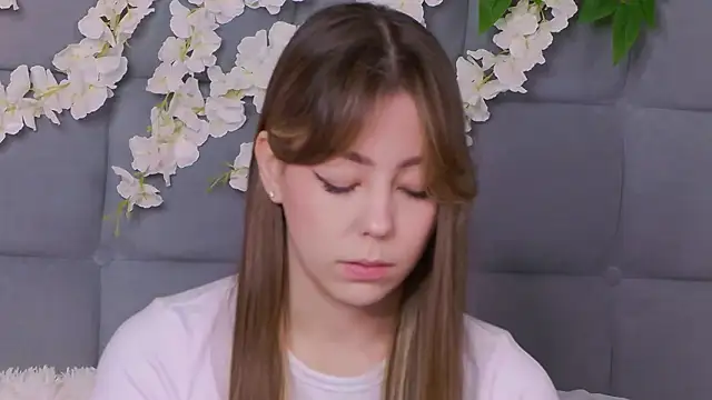 Snapshot of TheEmma chatting on 7, 11, 2025 TheEmma online show from 7, 11, 2025