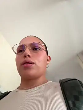 Anaruso online show from 2, 1, 2025