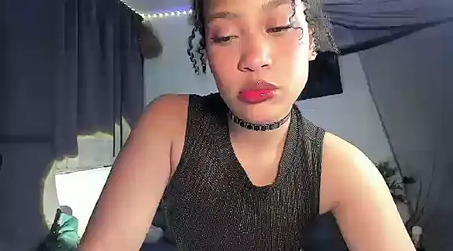 Snapshot of bronwgirl69 chatting on 8, 3, 2025 bronwgirl69 online show from 8, 3, 2025