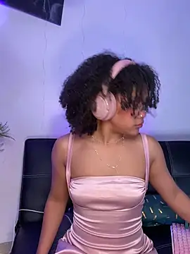 Snapshot of bronwgirl69 chatting on 14, 3, 2025 bronwgirl69 online show from 14, 3, 2025