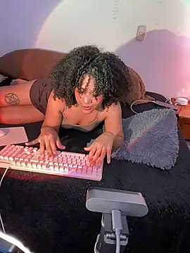 Snapshot of bronwgirl69 chatting on 16, 3, 2025 bronwgirl69 online show from 16, 3, 2025