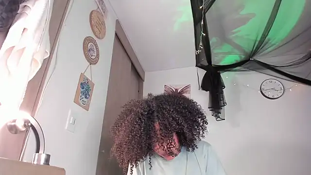 Snapshot of bronwgirl69 chatting on 9, 10, 2025 bronwgirl69 online show from 9, 10, 2025