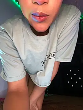 Snapshot of bronwgirl69 chatting on 23, 11, 2025 bronwgirl69 online show from 23, 11, 2025