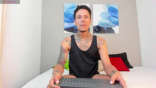 Snapshot of Emilio_Wolf chatting on 23, 1, 2025 Emilio Wolf online show from 23, 1, 2025