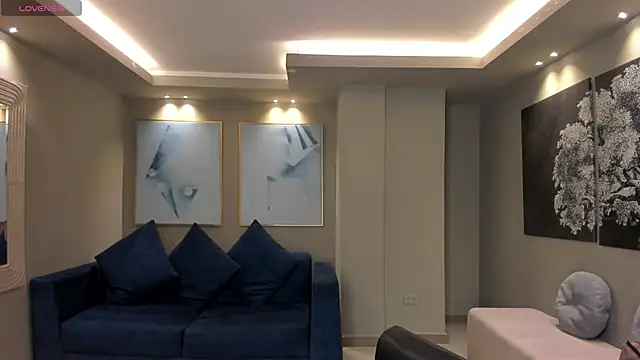 NiaSalvatore online show from 10, 10, 2025