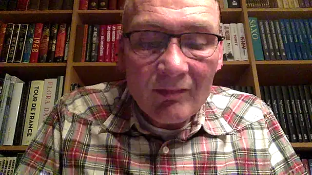 Snapshot of Parleg2 chatting on 26, 9, 2025 Parleg2 online show from 26, 9, 2025