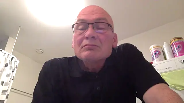 Snapshot of Parleg2 chatting on 29, 9, 2025 Parleg2 online show from 29, 9, 2025